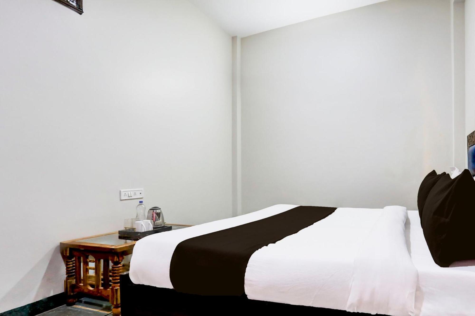 Hotel O The Baba Gest House Indore Exterior photo